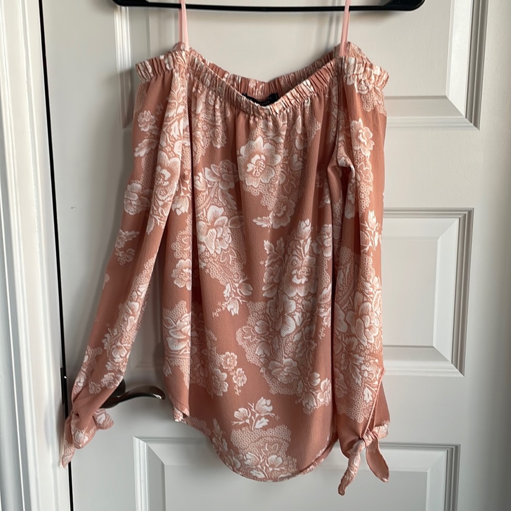 Cute! Off The Shoulder Blouse NWT